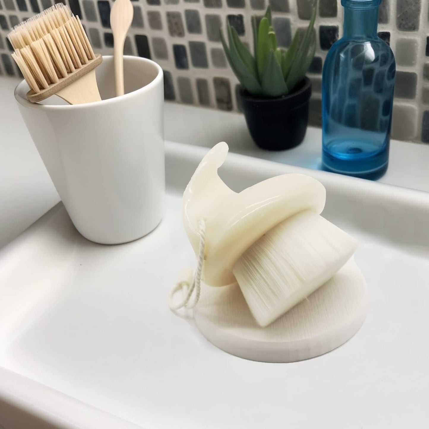 Mucco Water Absorbing Stone Tray for Sink, Water Absorbent Diatomite Coasters, Premium Diatomaceous Earth Soap Holder Dish，Fast Drying Stone Sink Tray for Hand soap & Cups & Drinks Bottles (5 White)