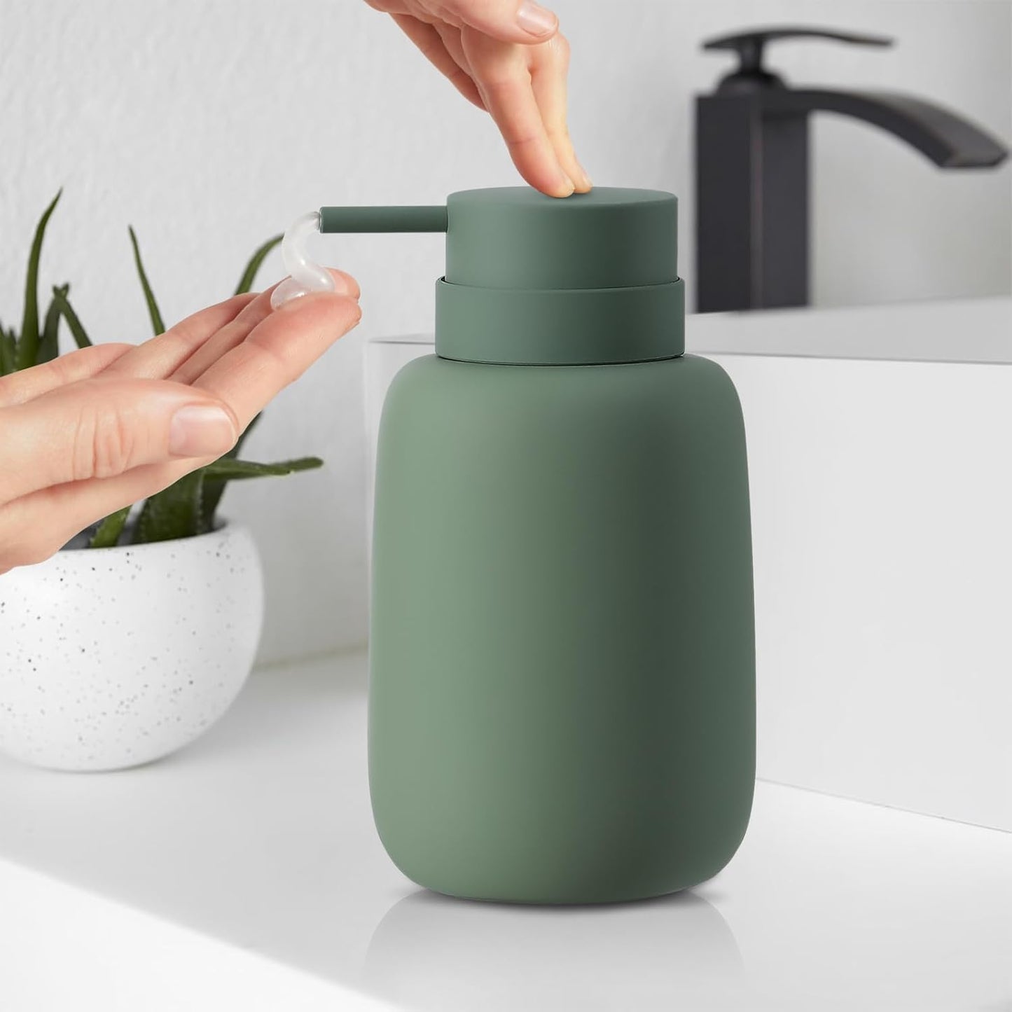Ceramic Hand Soap Dispenser for Bathroom,16OZ Matte Dish Soap Dispenser for Kitchen Sink,Refillable Liquid Lotion Dispenser with Easy-to-Press Pump Rubber Paint (Green)