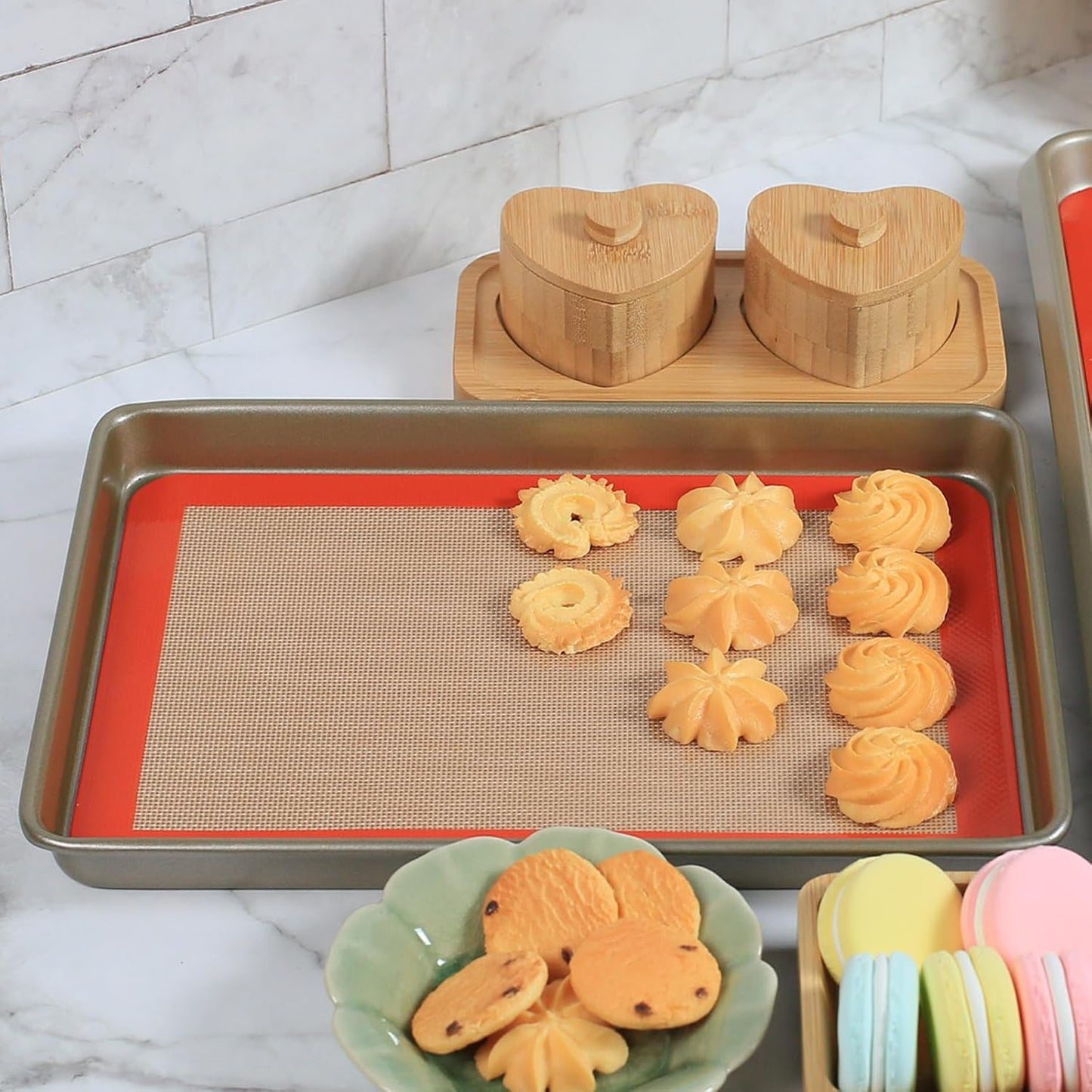 AMYONE Quarter Sheet Silicone Baking Mat, 2 Pcs Non-Stick Silicone Baking Mats Cookie Sheet for 9x13 Baking Pan, Reusable Baking Sheet Liners Compatible with Nordic Ware Naturals Quarter Sheet