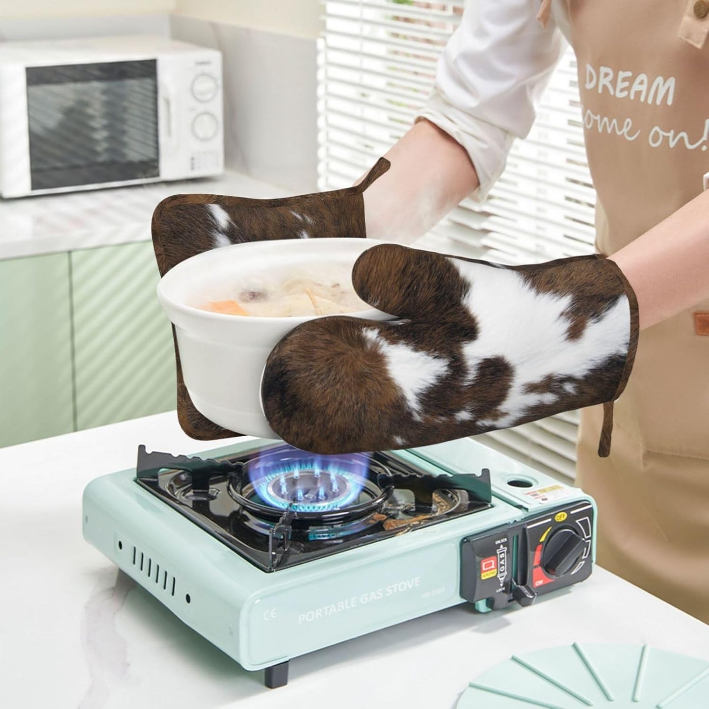 Cow Print Oven Mitts and Pot Holders Set of 4 Silicone Brown Cowhide Kitchen Mitten Gloves and Non-Slip Brown White Cow Print Potholders Set Heat Resistant Oven Gloves Hot Holders for BBQ