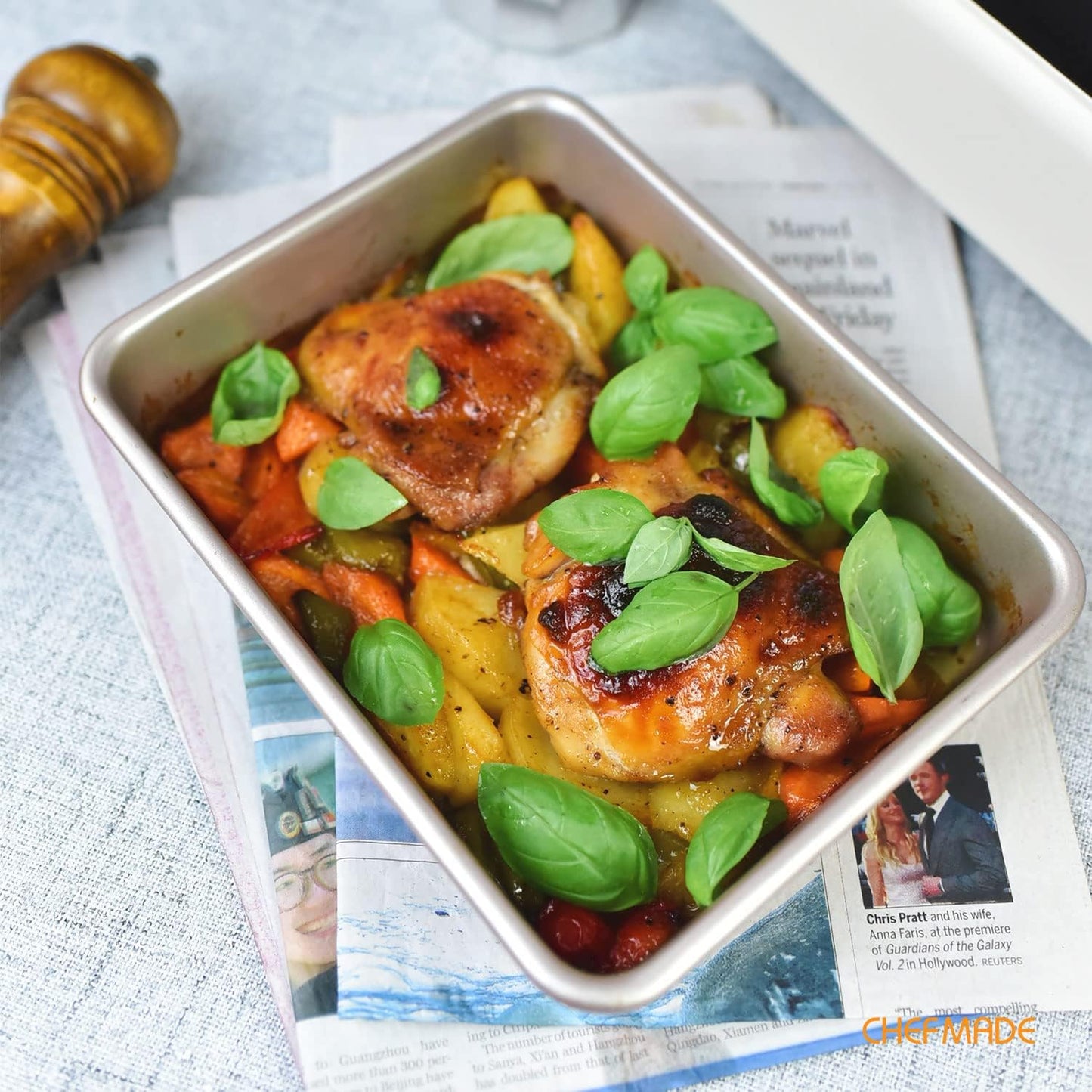 CHEFMADE 8.7-Inch Rectangle Cake Pan, Non-Stick Deep Dish Bakeware for Oven Baking (Champagne Gold)