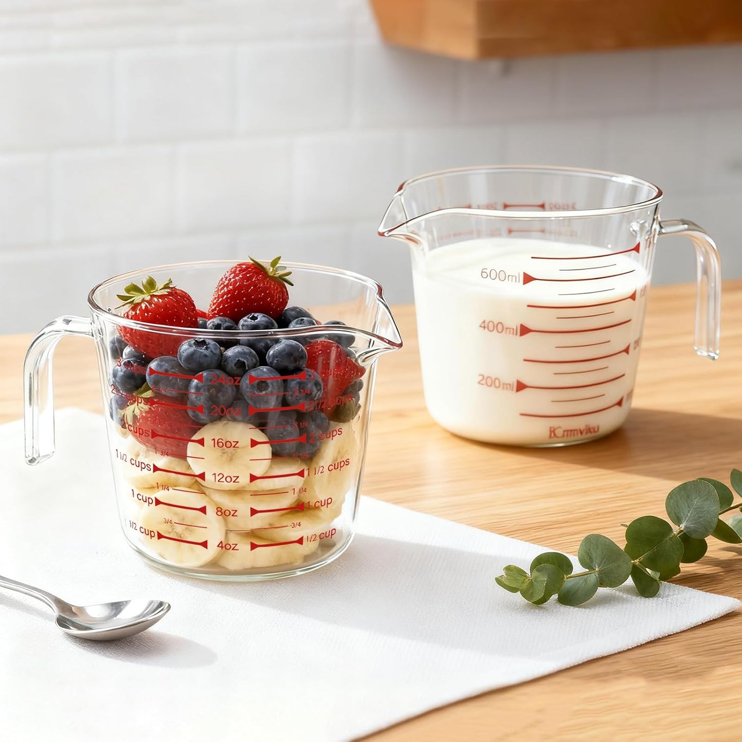 BCnmviku Glass Measuring Cups High Borosilicate [Insulated Handle | V-Shaped Spout]For Prepping Baking and Cooking Preheated Oven Dishwasher Freezer and Microwave Safe (700ml)