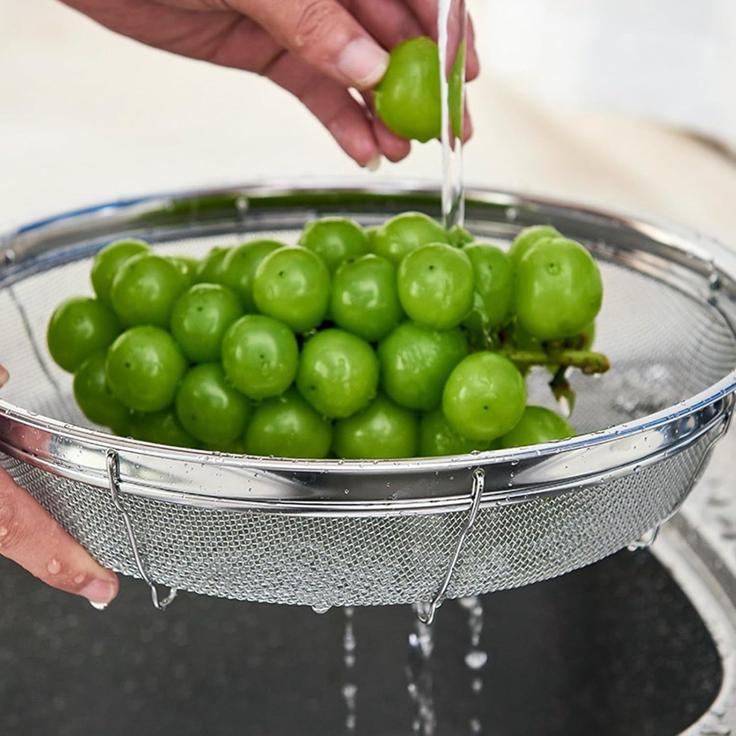 Fine Mesh Strainer for Kitchen, Stainless Steel Colander Bowl for Pasta, Rice, Fruit, Metal Net Baskets with Resting Base - Strain, Drain, Rinse （Diameter 7.48 inch）