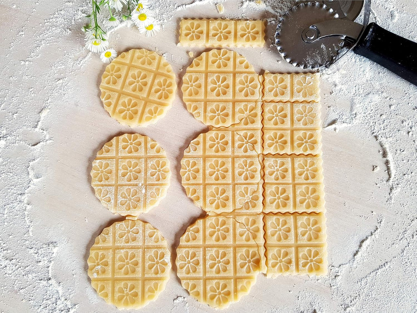 CAMOMILE ROLLING PIN WOODEN EMBOSSING ROLLING PIN with CLASSIC FLOWERS BIRTHDAY GIFT